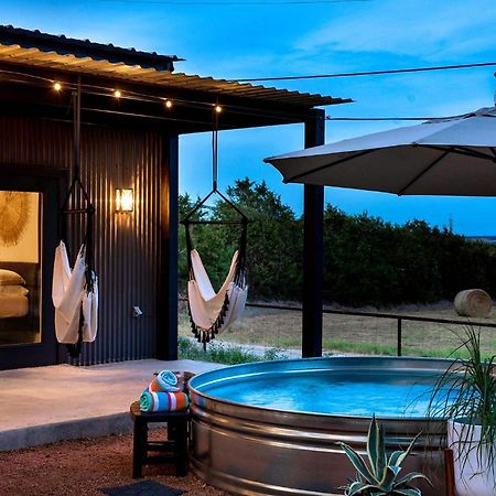 Container Haus Pet Friendly With Cowboy Pool Villa Fredericksburg Exteriör bild