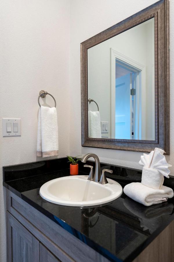 Container Haus Pet Friendly With Cowboy Pool Villa Fredericksburg Exteriör bild