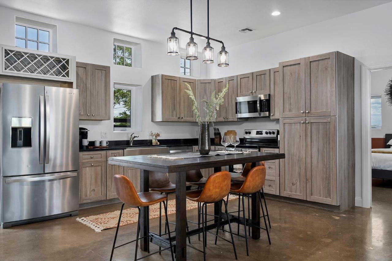 Container Haus Pet Friendly With Cowboy Pool Villa Fredericksburg Exteriör bild