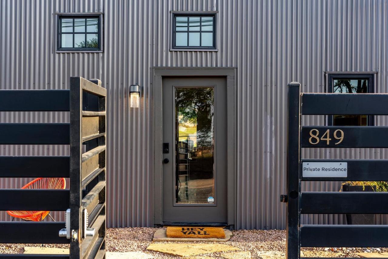 Container Haus Pet Friendly With Cowboy Pool Villa Fredericksburg Exteriör bild