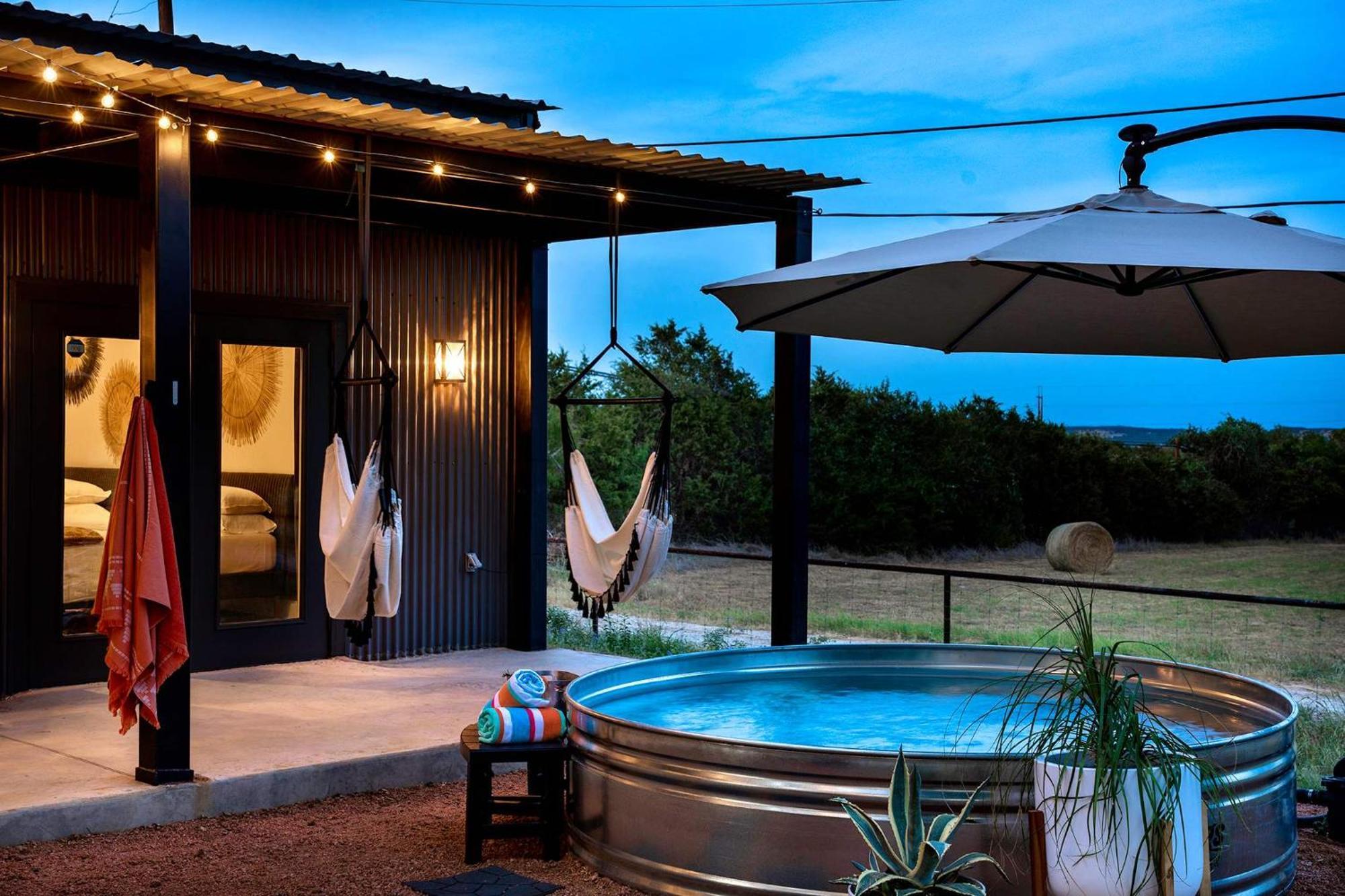 Container Haus Pet Friendly With Cowboy Pool Villa Fredericksburg Exteriör bild