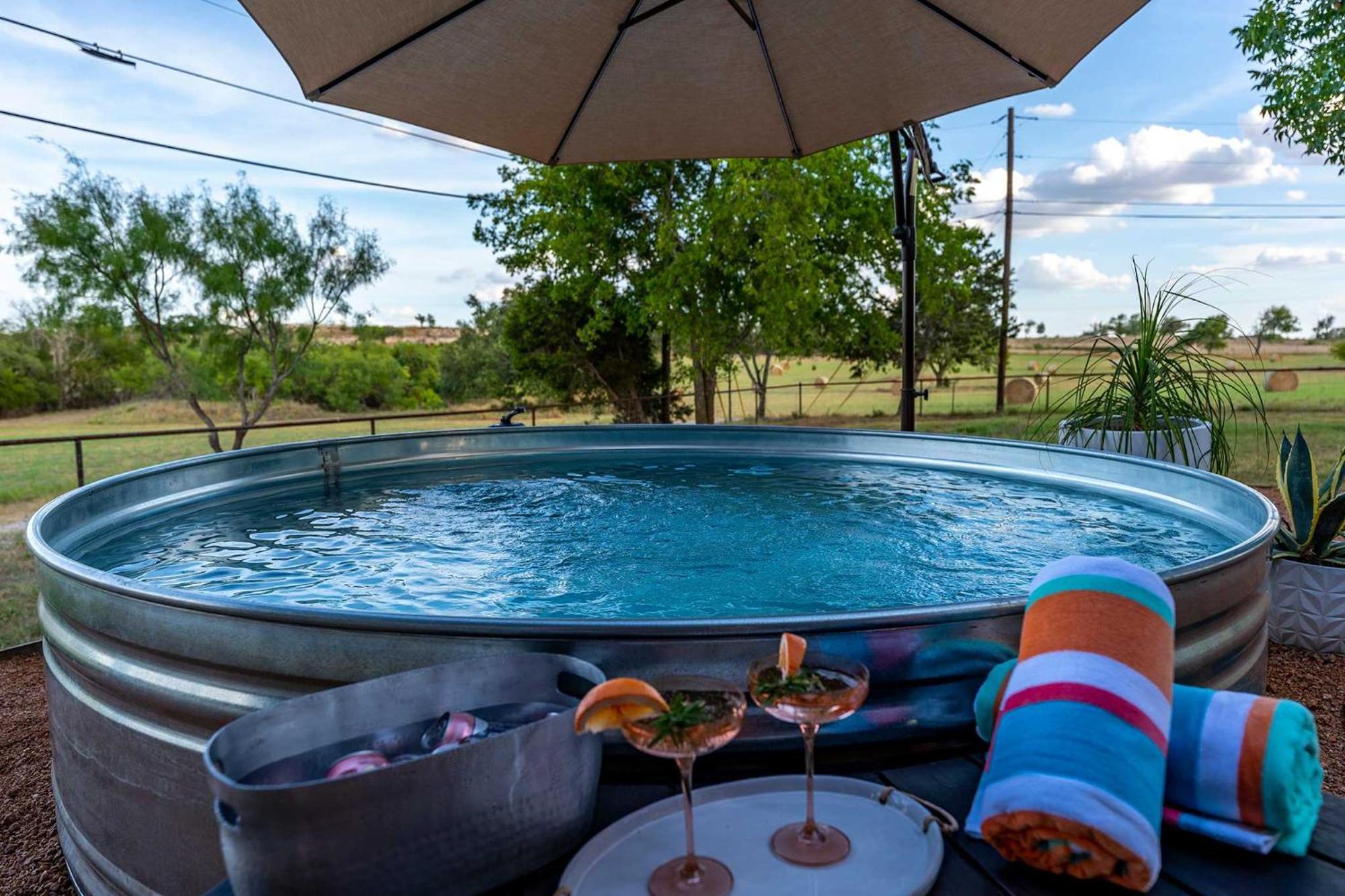 Container Haus Pet Friendly With Cowboy Pool Villa Fredericksburg Exteriör bild