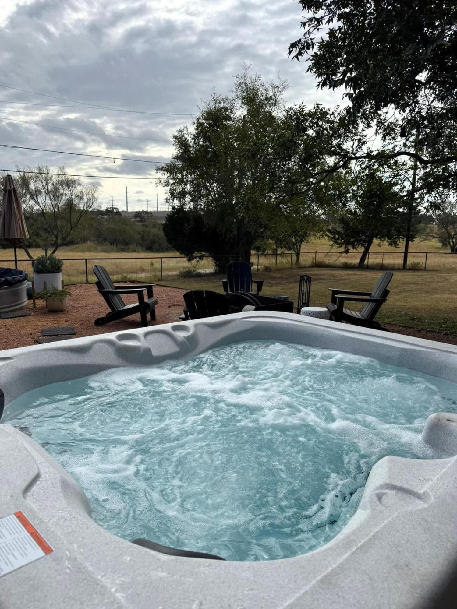 Container Haus Pet Friendly With Cowboy Pool Villa Fredericksburg Exteriör bild