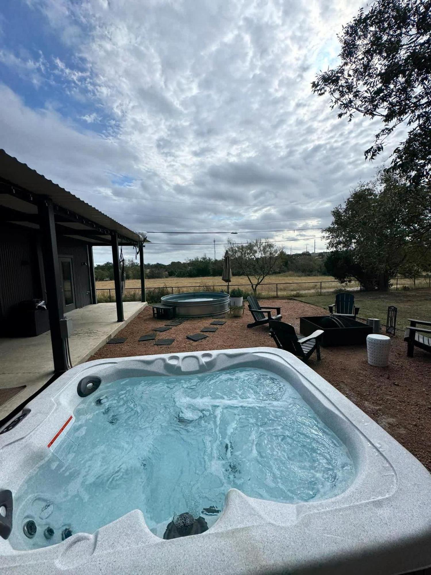 Container Haus Pet Friendly With Cowboy Pool Villa Fredericksburg Exteriör bild