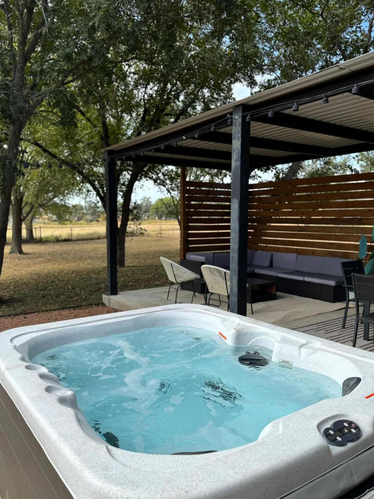Container Haus Pet Friendly With Cowboy Pool Villa Fredericksburg Exteriör bild
