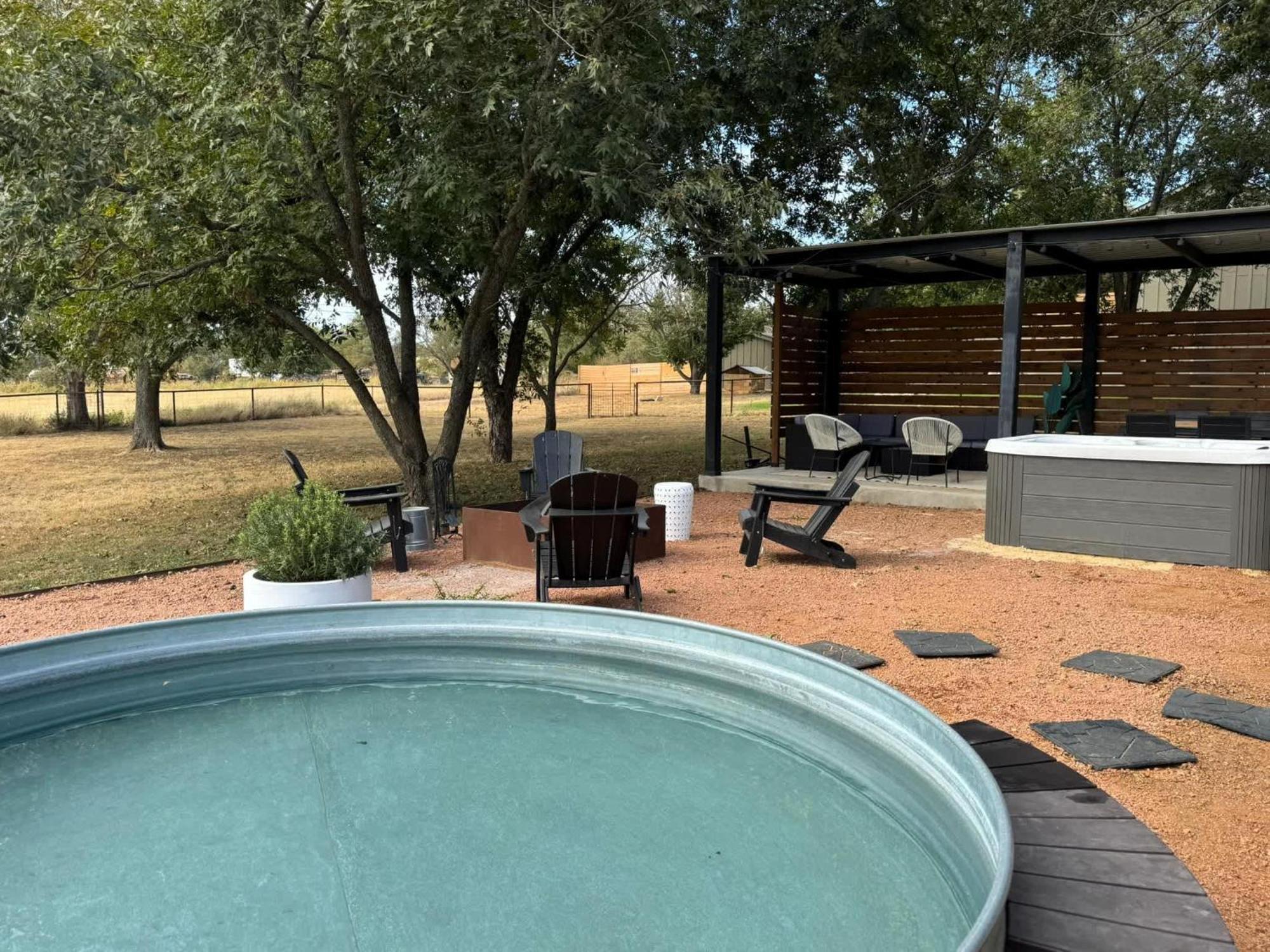 Container Haus Pet Friendly With Cowboy Pool Villa Fredericksburg Exteriör bild